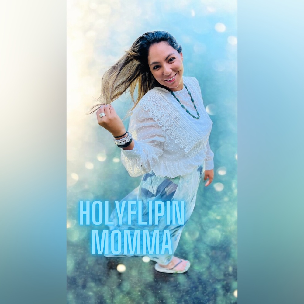 🔥 HOLYFLIPINMOMMA IS LIVE RIGHT NOW! Hurry don’t miss the DEALS and FUN🔥 - Picture 1 of 17